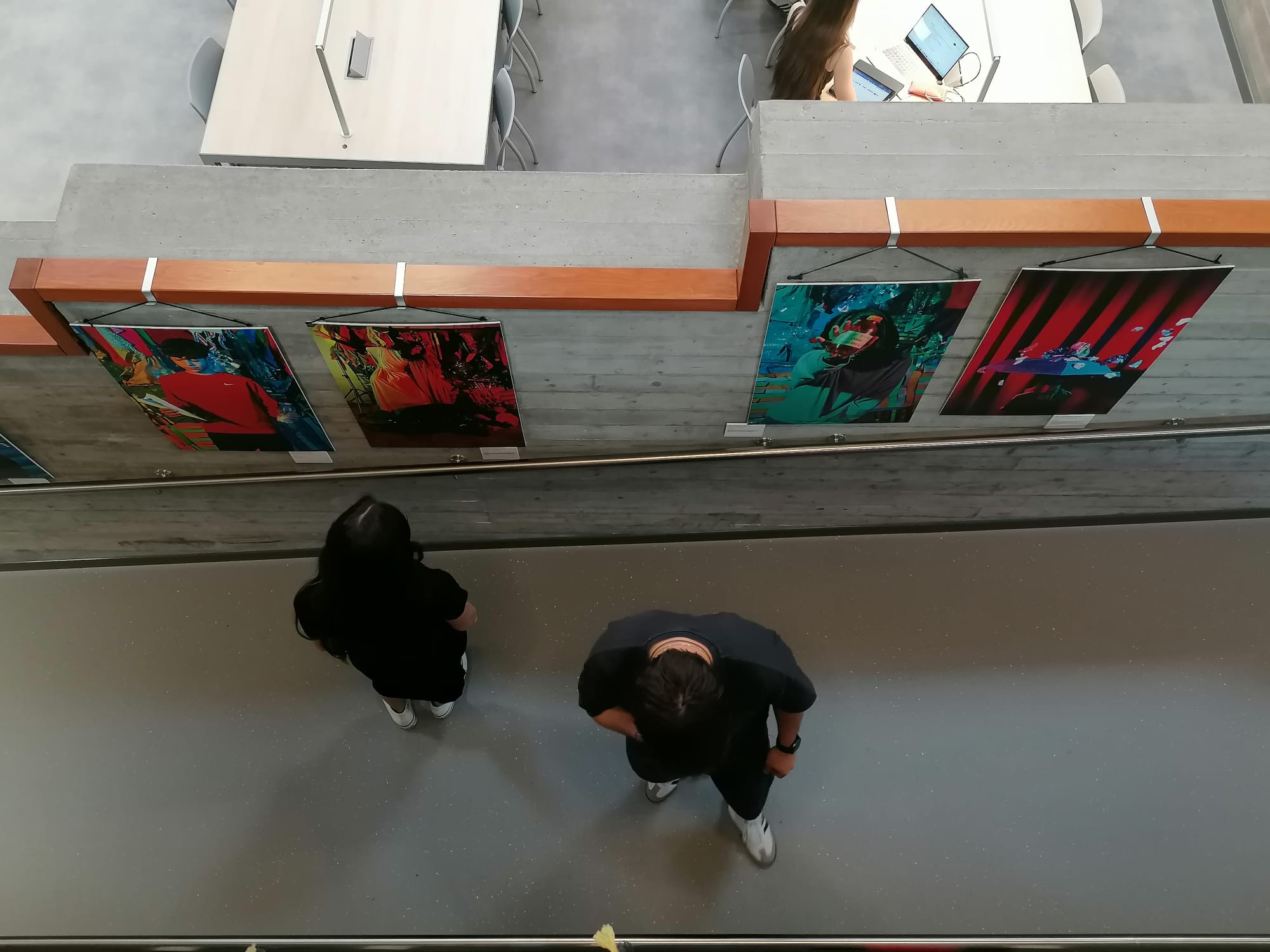 Mostra fotografica Una luce diversa fa la differenza (progetto Vorrei uno sfondo diverso), ideata dall’Ufficio Scuole ed Educazione Ambientale di Amia Verona Spa in collaborazione con RUS – Rete delle Università per lo Sviluppo sostenibile Univr, a cura del fotografo Emiliano Rovina (estate 2025)_2